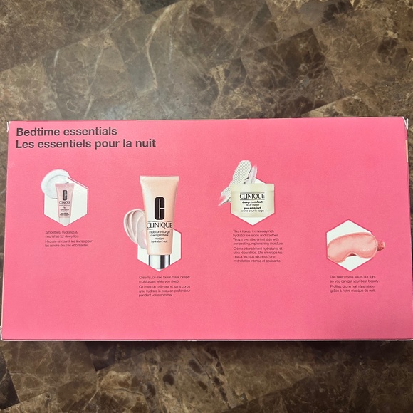 Clinique Bedtime Essentials - Picture 2 of 6